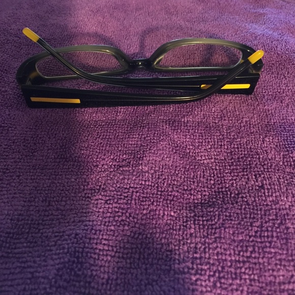 United Colors of Benetton eyeglasses - Picture 3 of 6